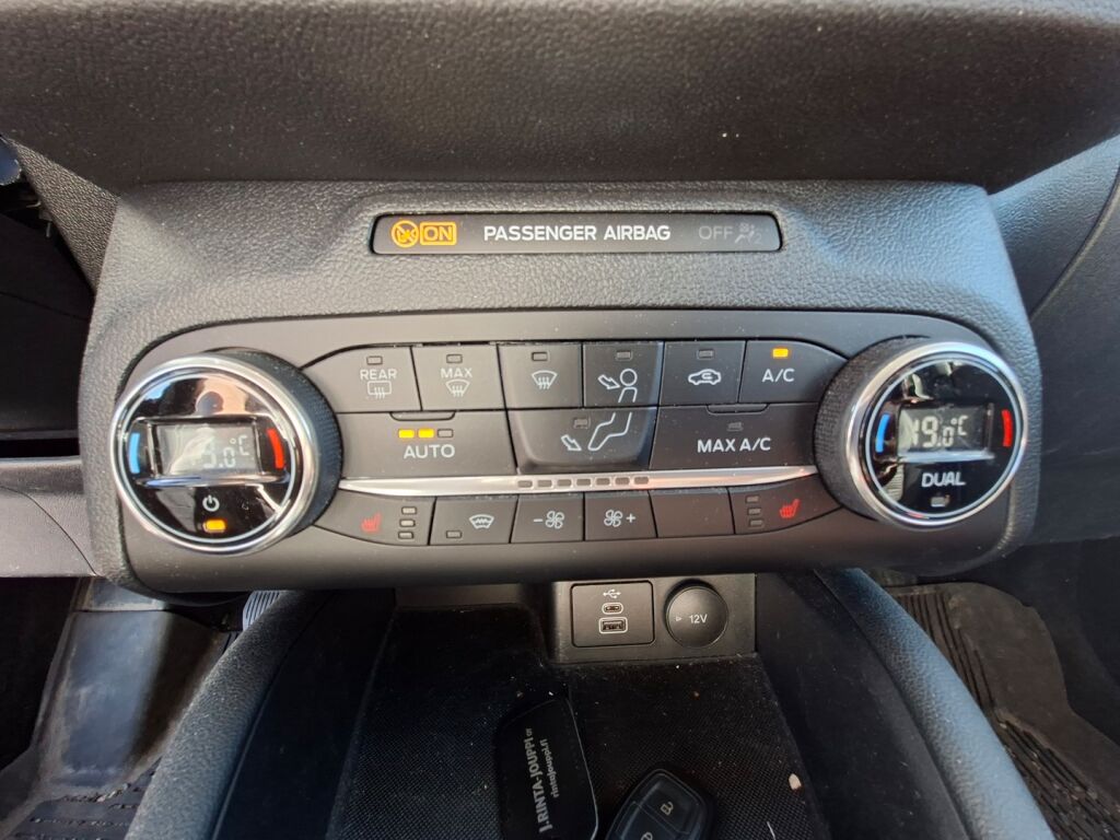 Ford Kuga 2022 Harmaa