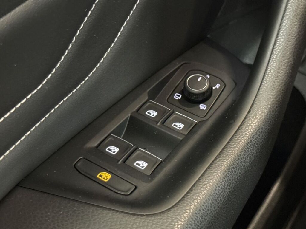 Volkswagen Passat 2022 Musta