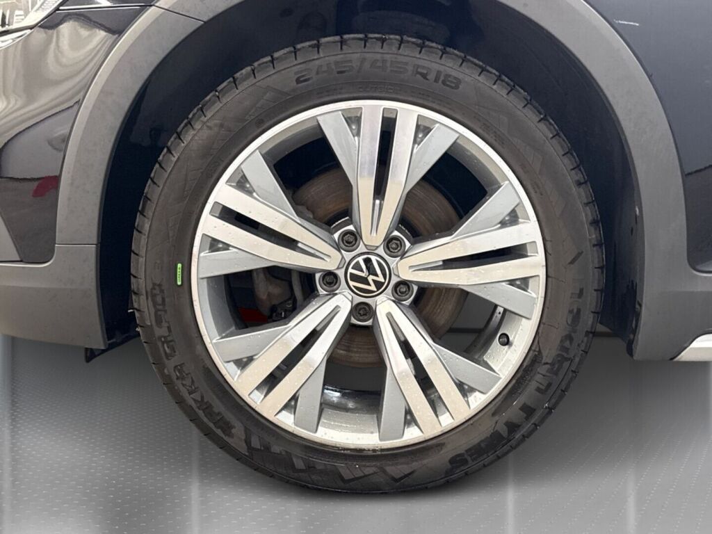 Volkswagen Passat 2022 Musta