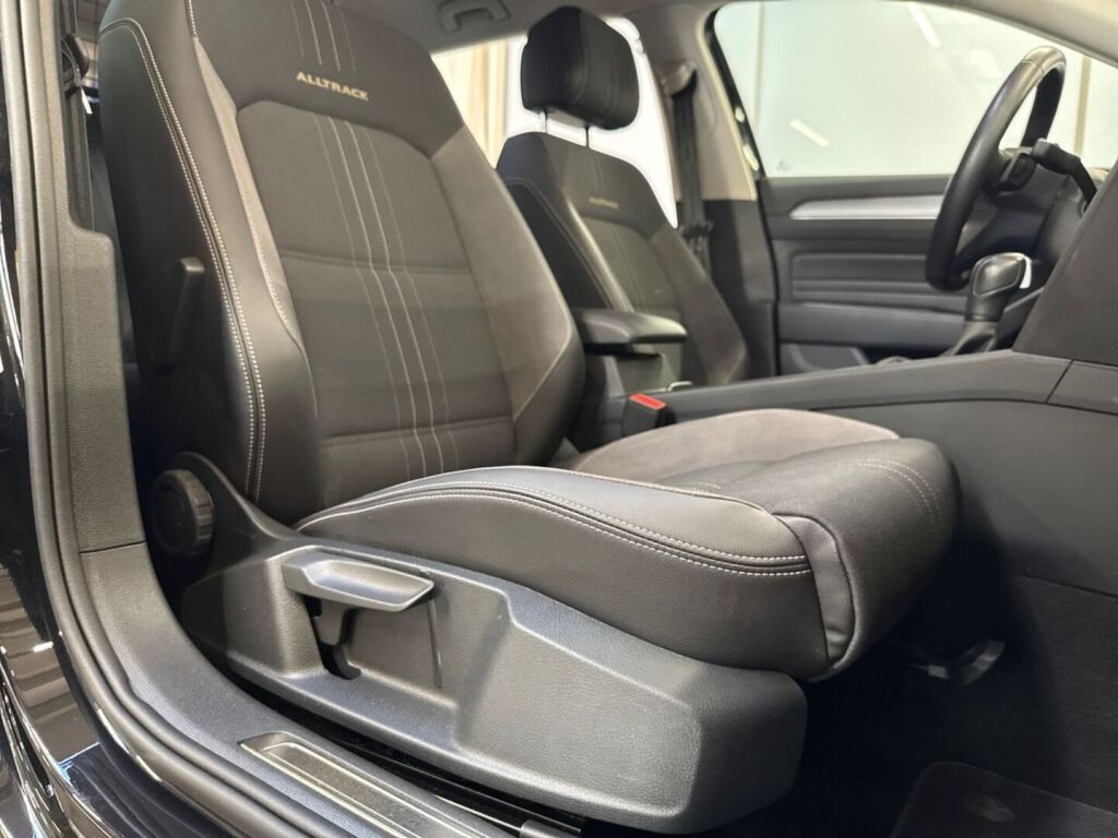 Volkswagen Passat 2022 Musta