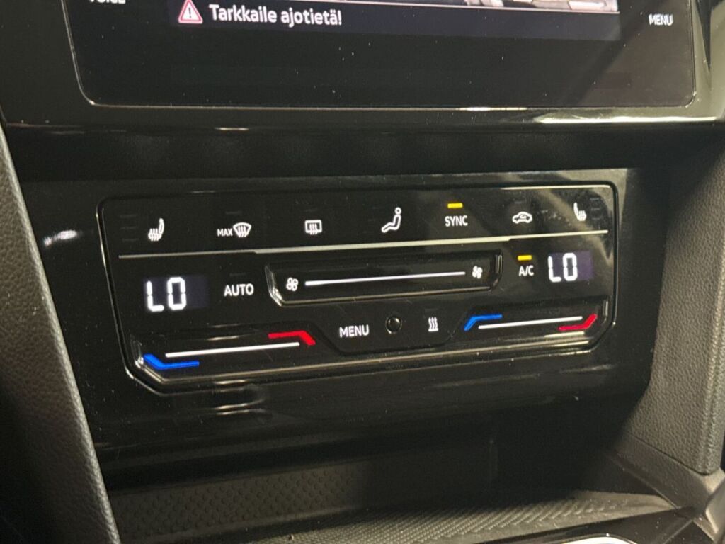 Volkswagen Passat 2022 Musta