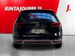 Volkswagen Passat 2022 Musta