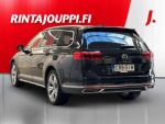 Volkswagen Passat 2022 Musta