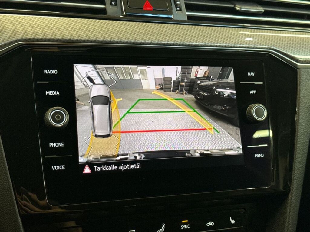 Volkswagen Passat 2022 Musta