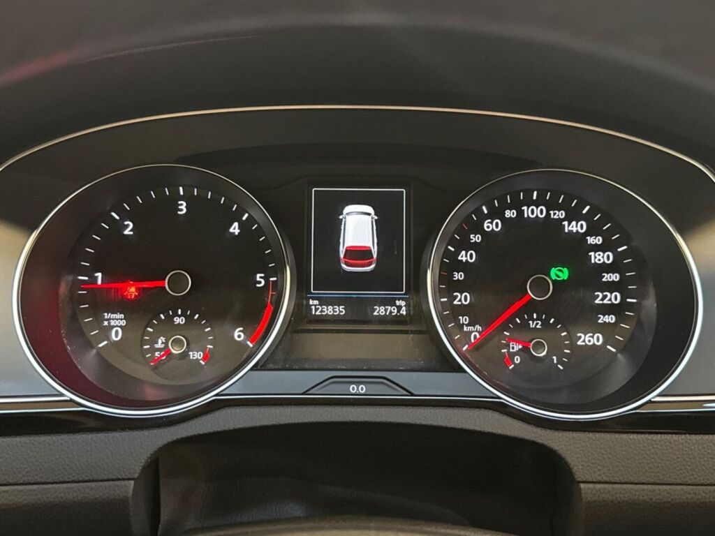 Volkswagen Passat 2022 Musta