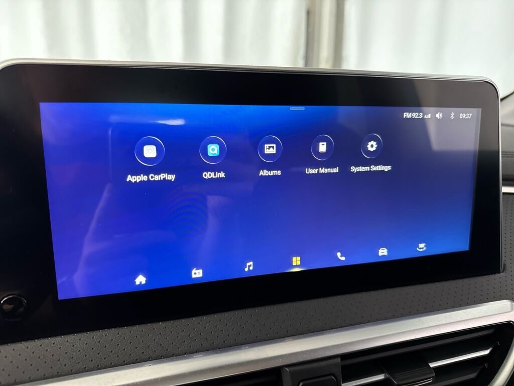 Maxus Euniq 5 2022 Musta