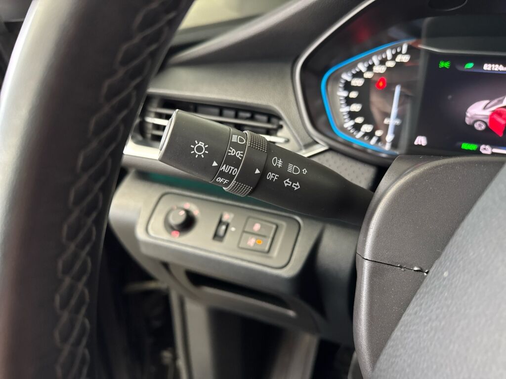 Maxus Euniq 5 2022 Musta