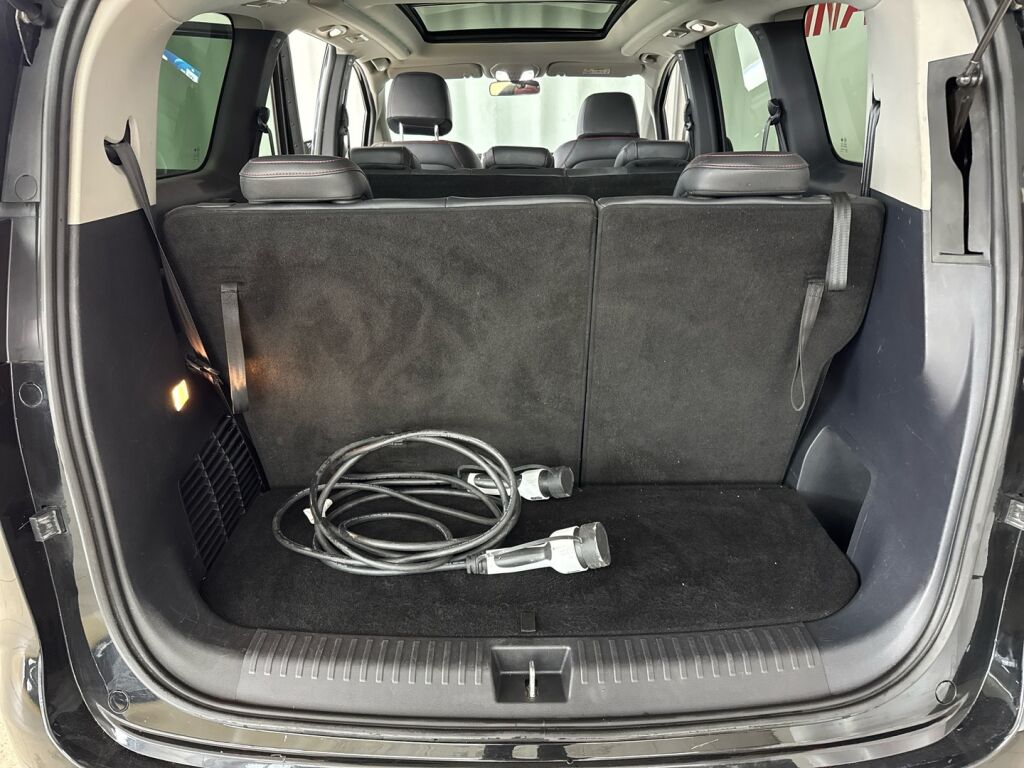 Maxus Euniq 5 2022 Musta