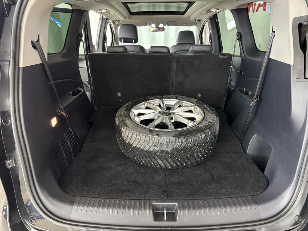 Maxus Euniq 5 2022 Musta