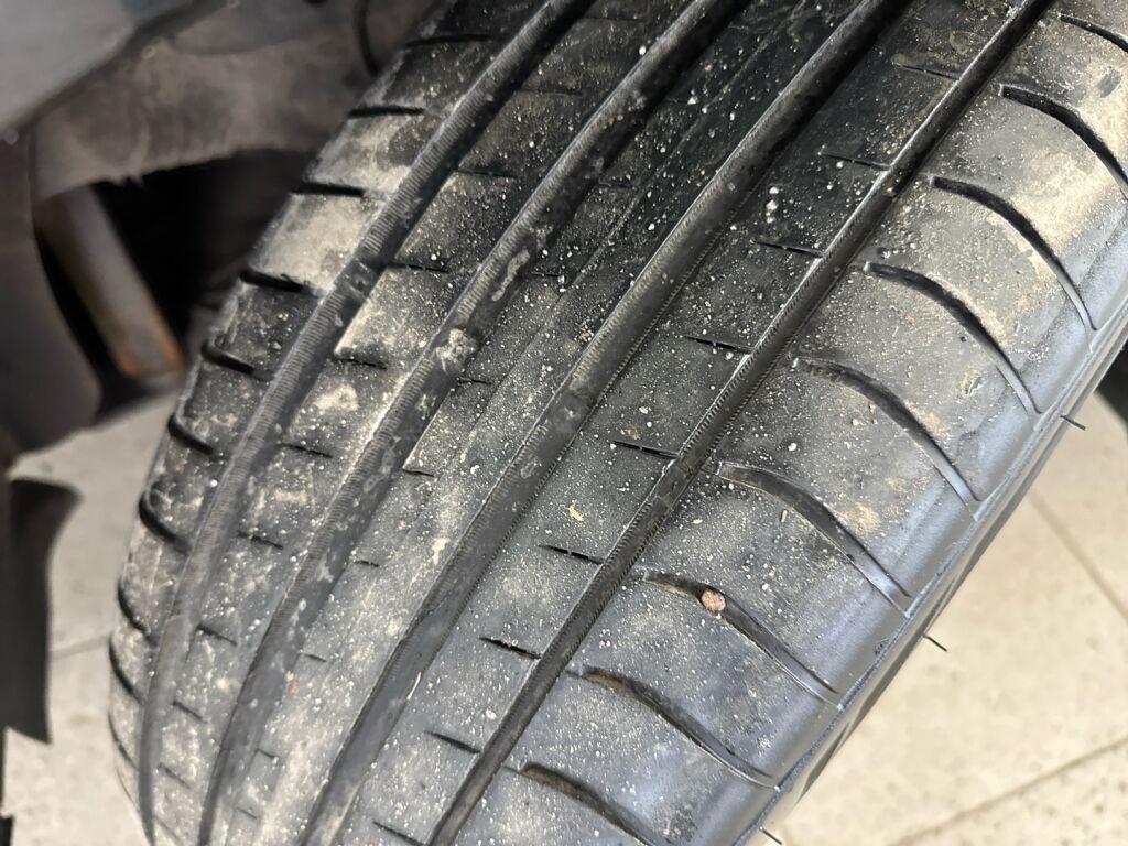 Maxus Euniq 5 2022 Musta