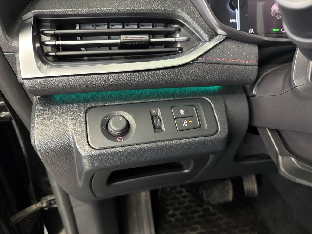 Maxus Euniq 5 2022 Musta