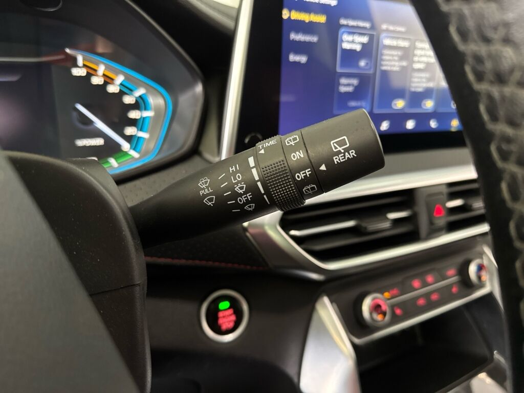 Maxus Euniq 5 2022 Musta