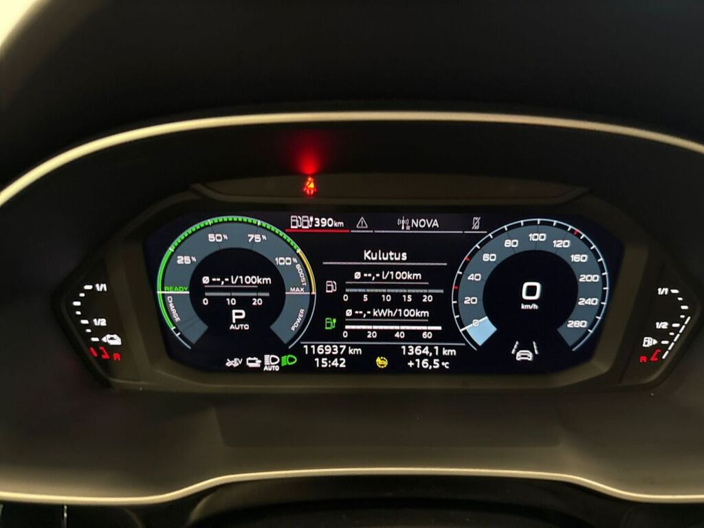 Audi Q3 2022 Oranssi