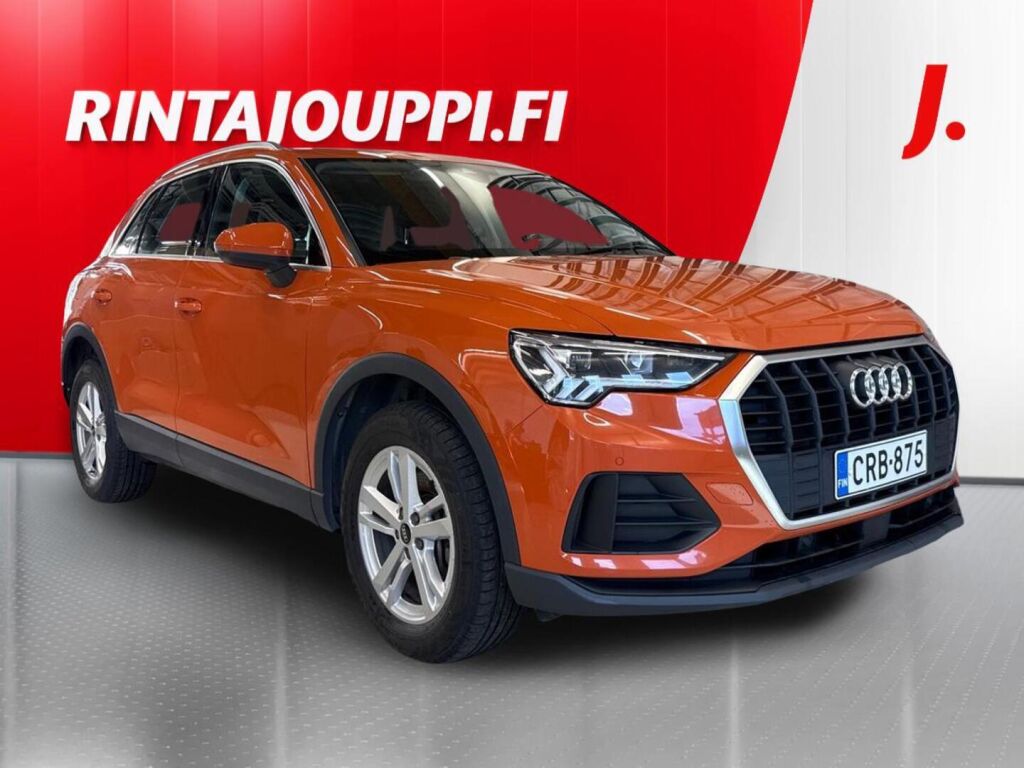 Audi Q3 2022 Oranssi