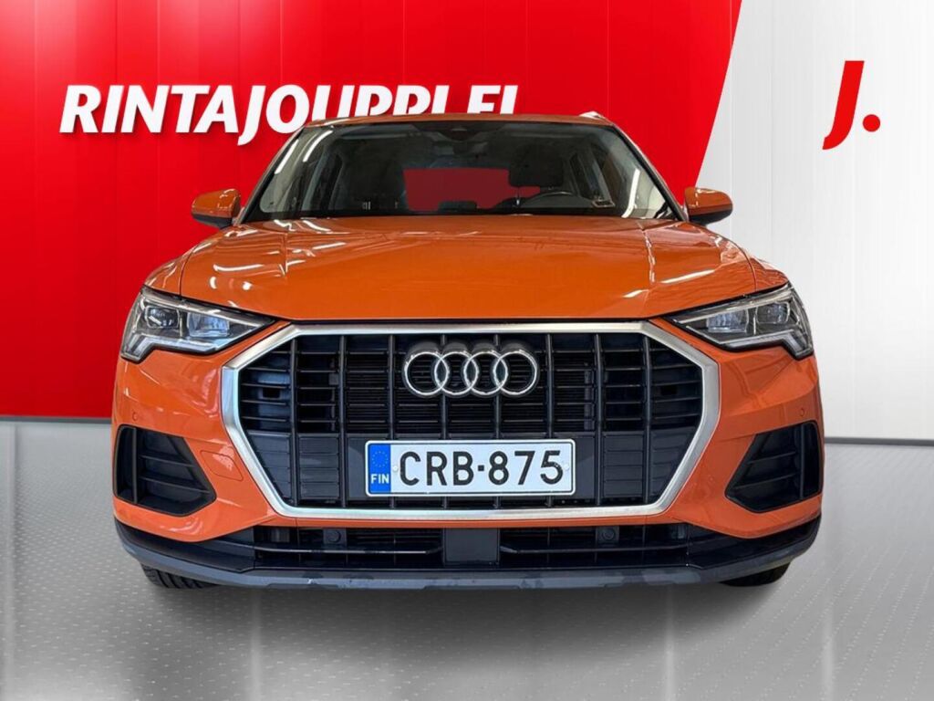 Audi Q3 2022 Oranssi