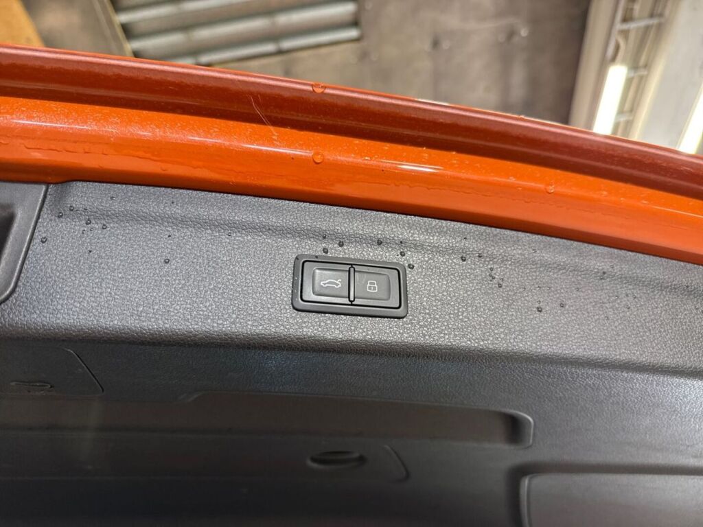 Audi Q3 2022 Oranssi
