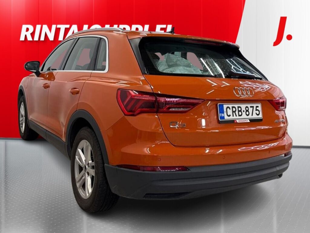 Audi Q3 2022 Oranssi
