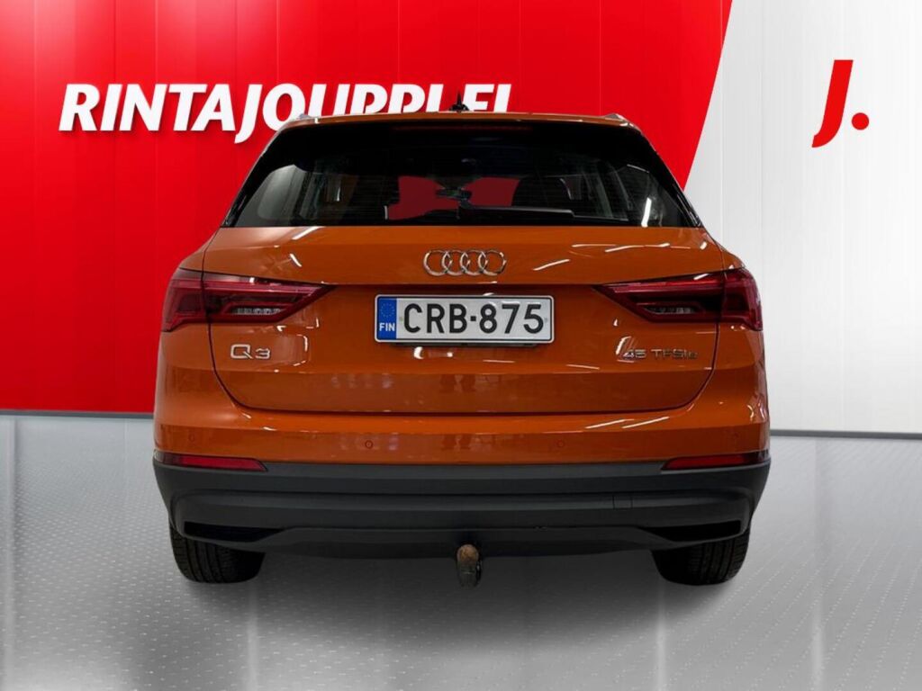 Audi Q3 2022 Oranssi