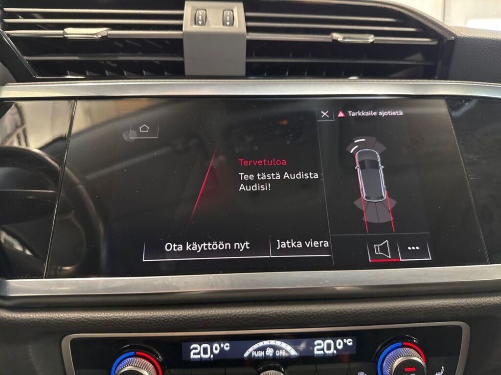 Audi Q3 2022 Oranssi