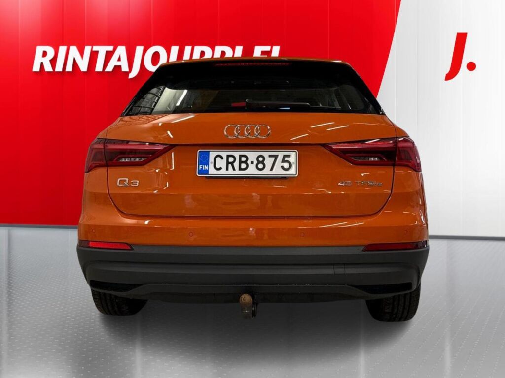 Audi Q3 2022 Oranssi