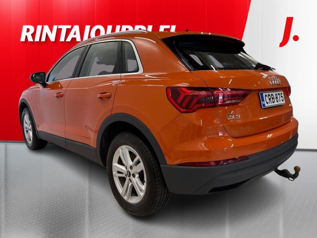 Audi Q3 2022 Oranssi