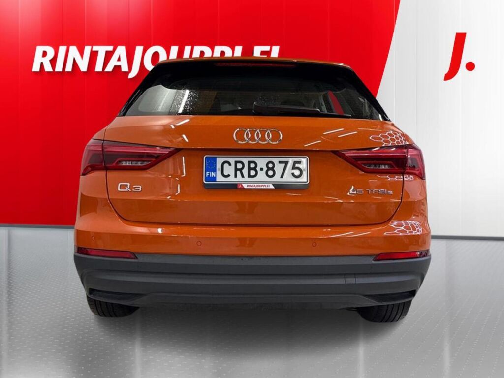 Audi Q3 2022 Oranssi