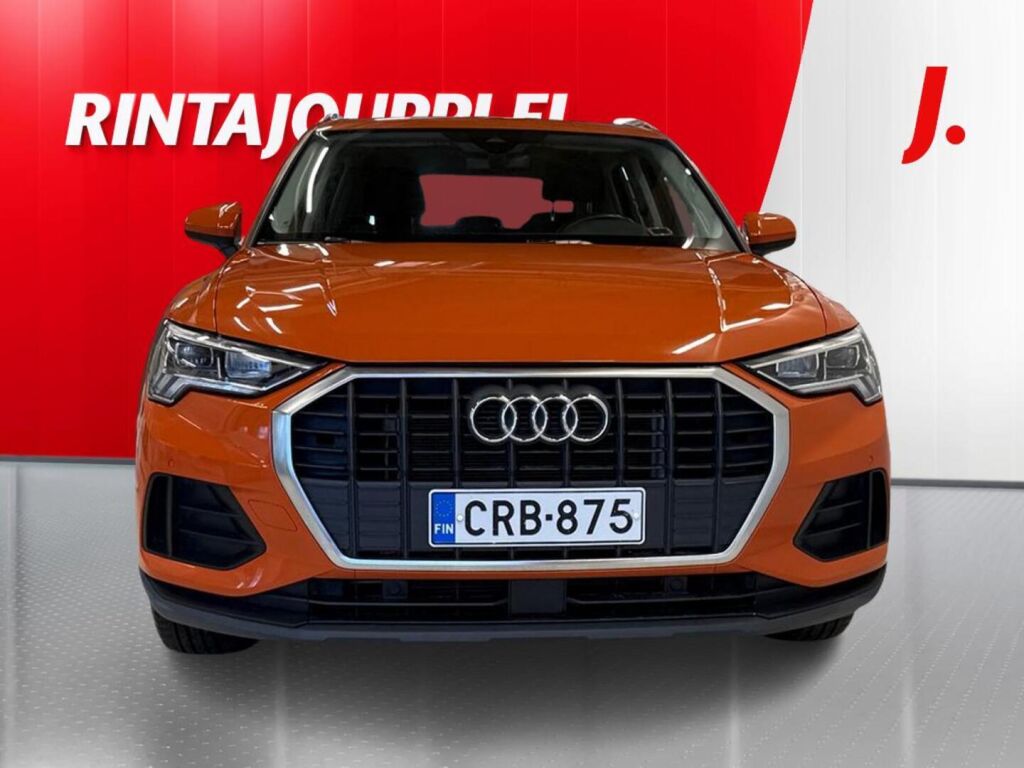 Audi Q3 2022 Oranssi