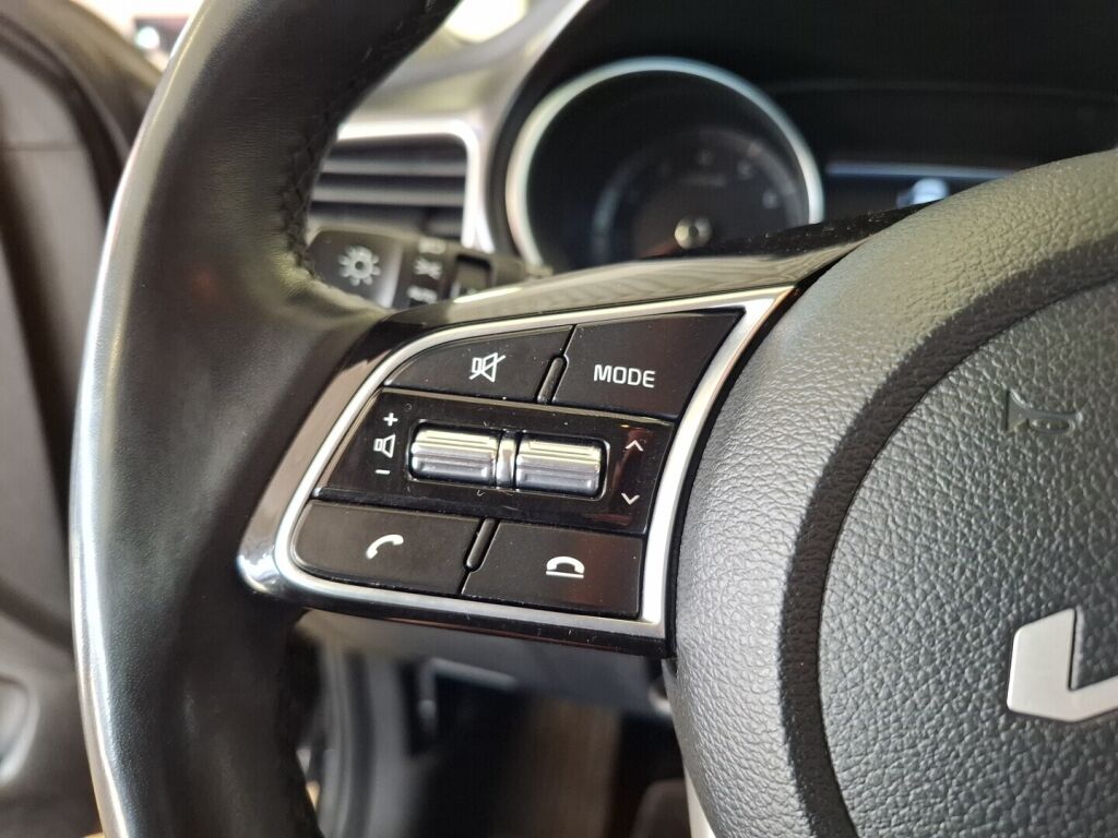 Kia Ceed 2022 Musta