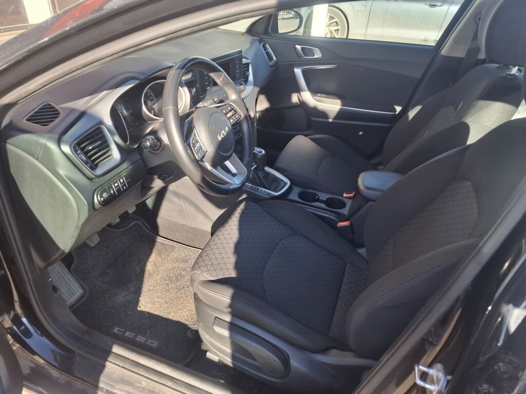 Kia Ceed 2022 Musta