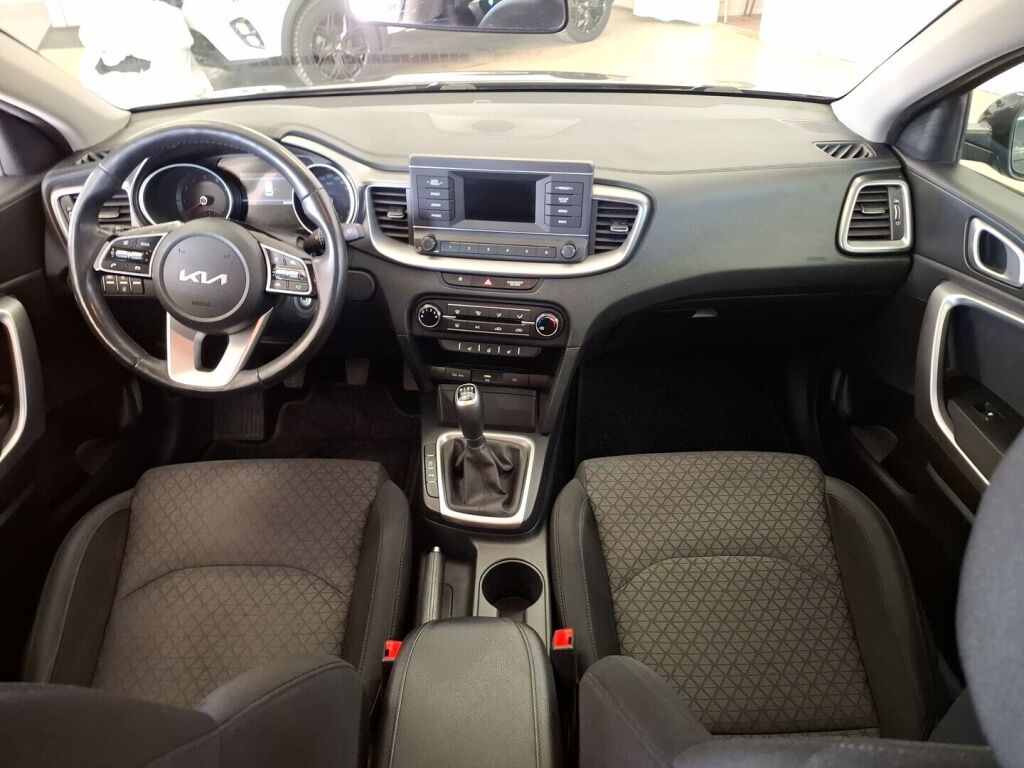 Kia Ceed 2022 Musta
