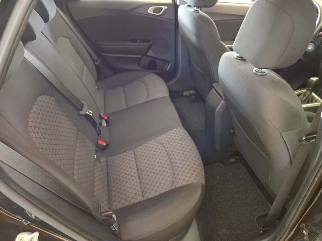 Kia Ceed 2022 Musta