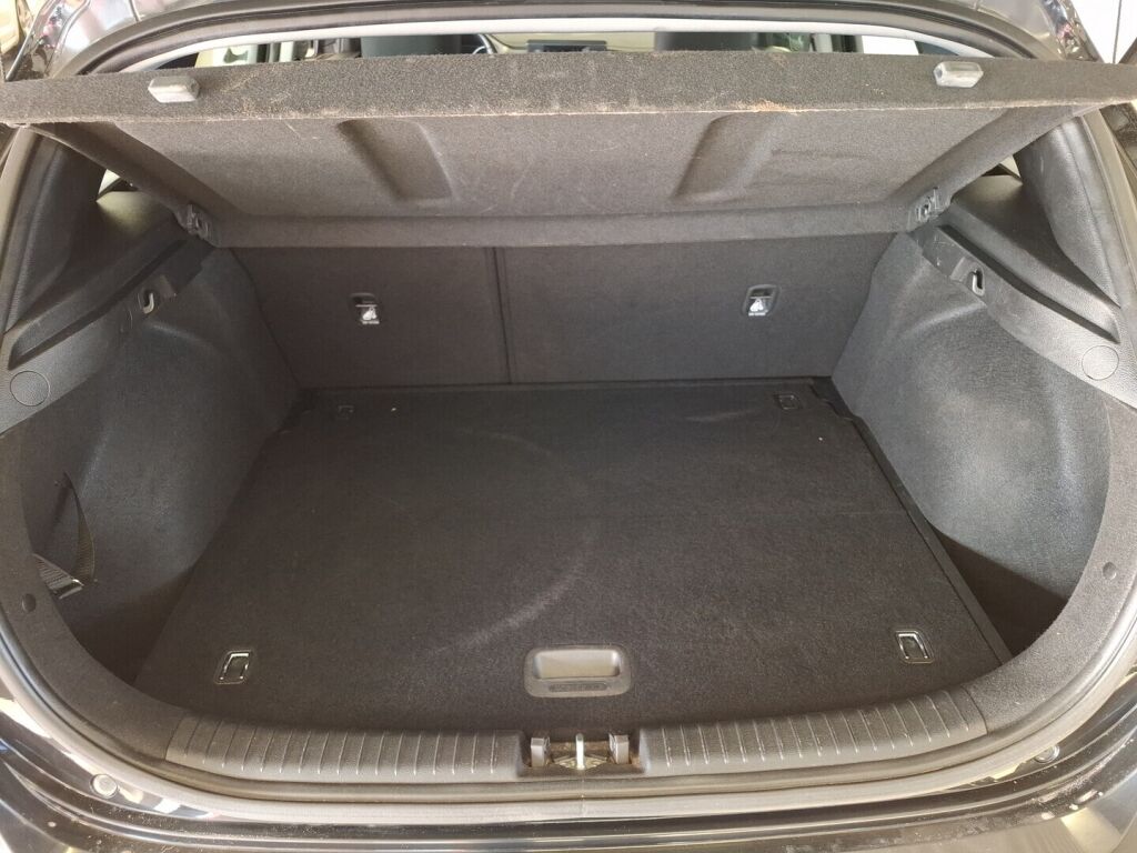 Kia Ceed 2022 Musta