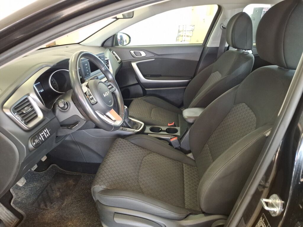 Kia Ceed 2022 Musta