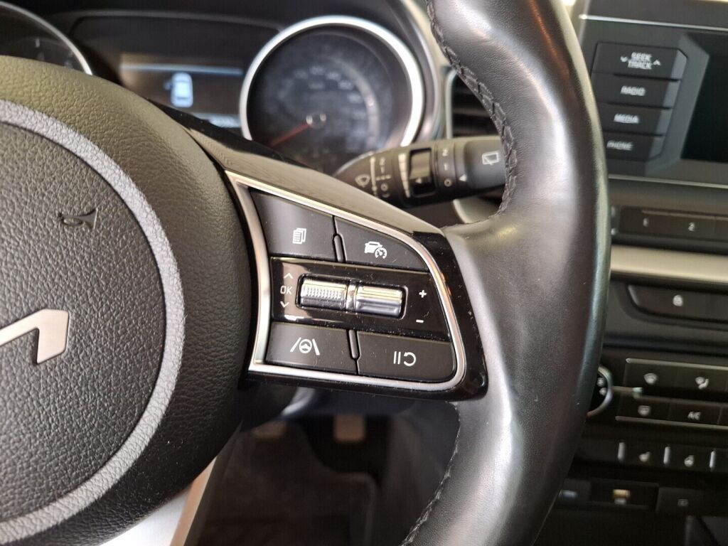 Kia Ceed 2022 Musta