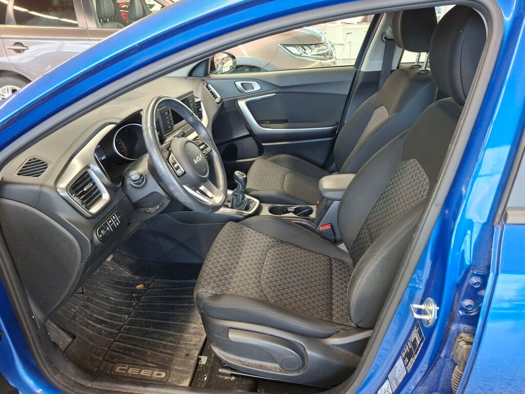 Kia Ceed 2022 Sininen