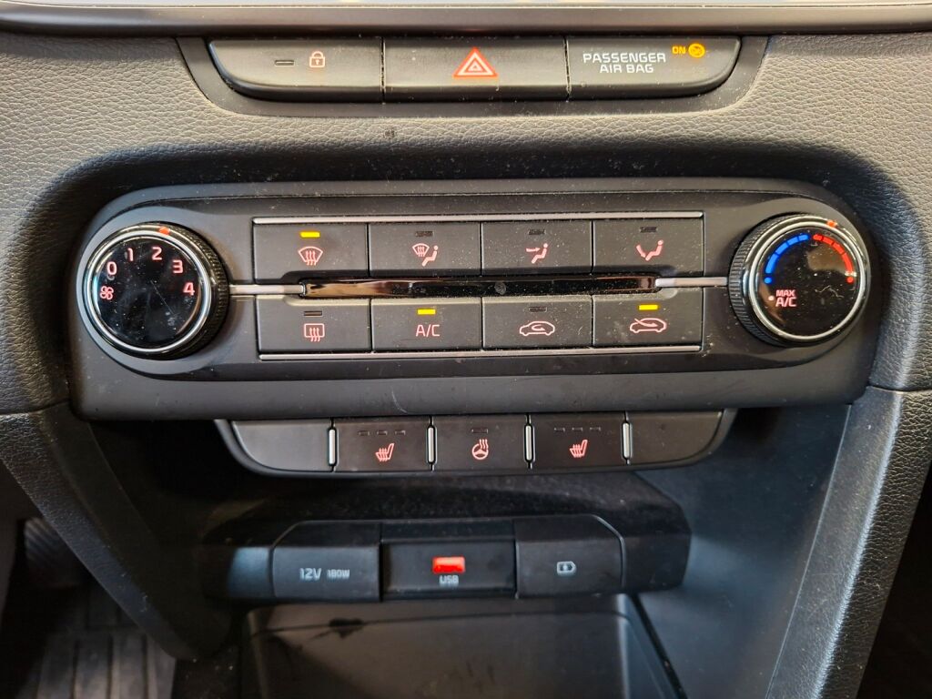 Kia Ceed 2022 Sininen
