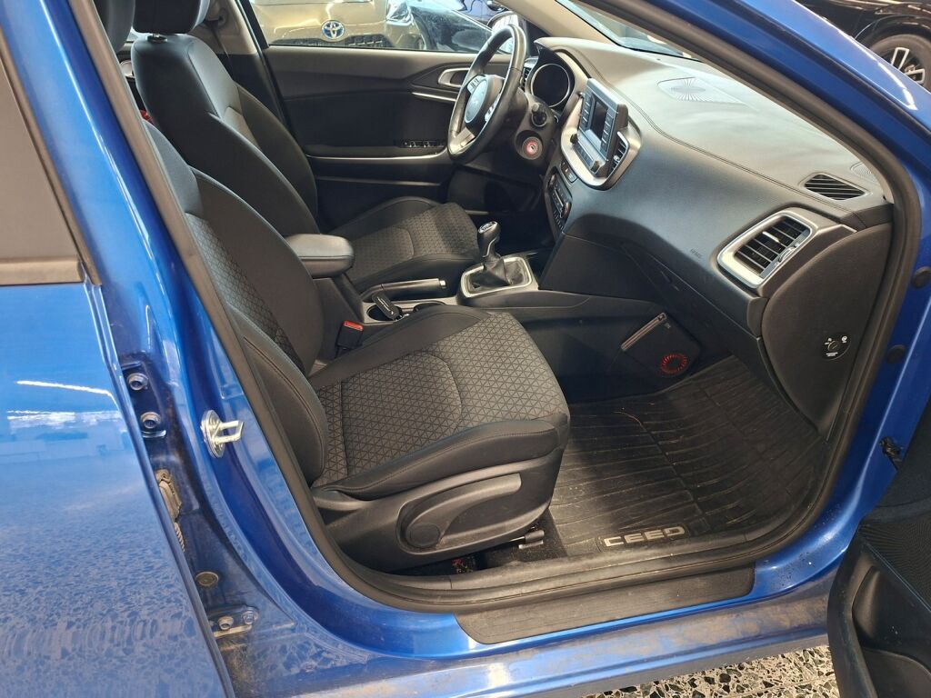 Kia Ceed 2022 Sininen