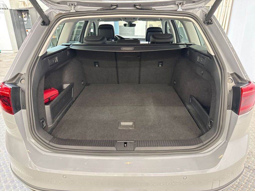 Volkswagen Passat 2022 Harmaa