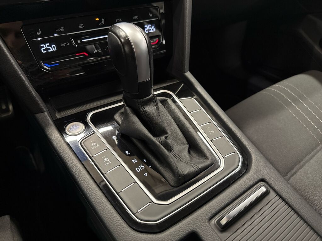 Volkswagen Passat 2022 Harmaa