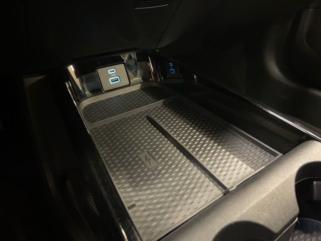 Ford MUSTANG MACH-E 2020 Punainen