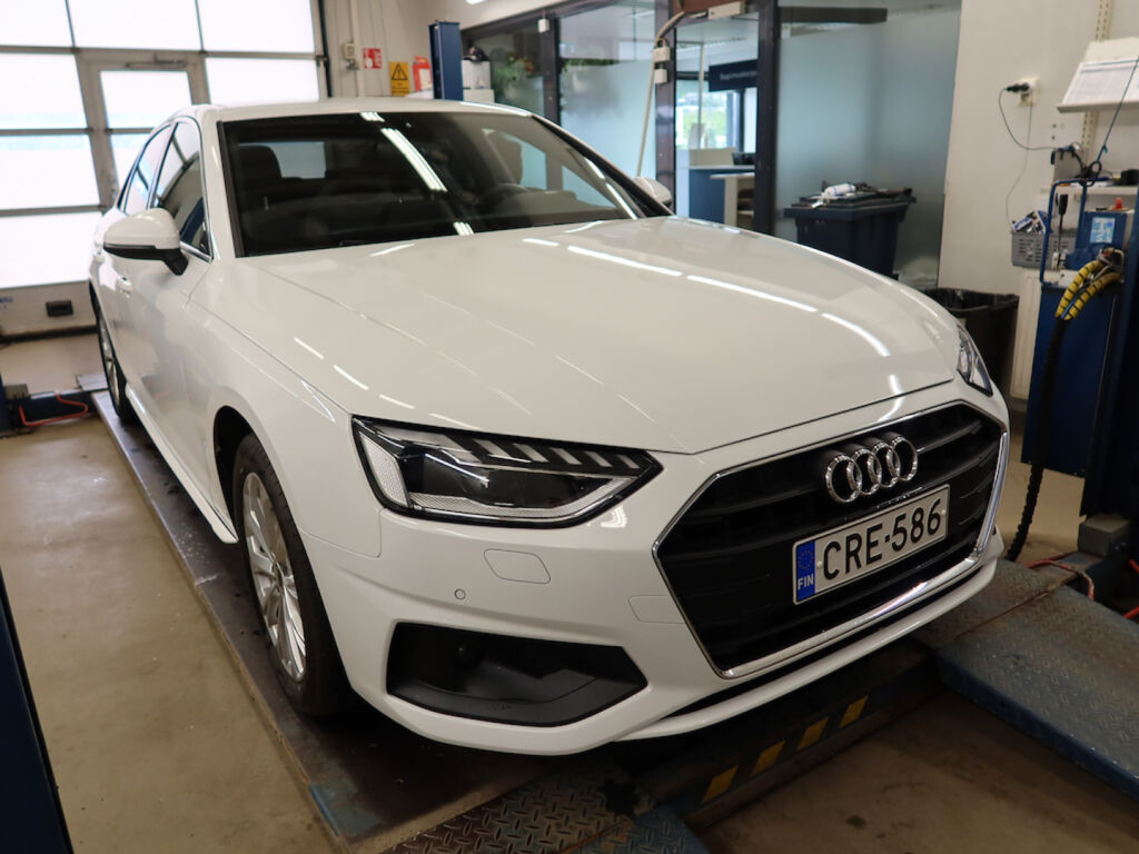 Audi A4 2022 Valkoinen
