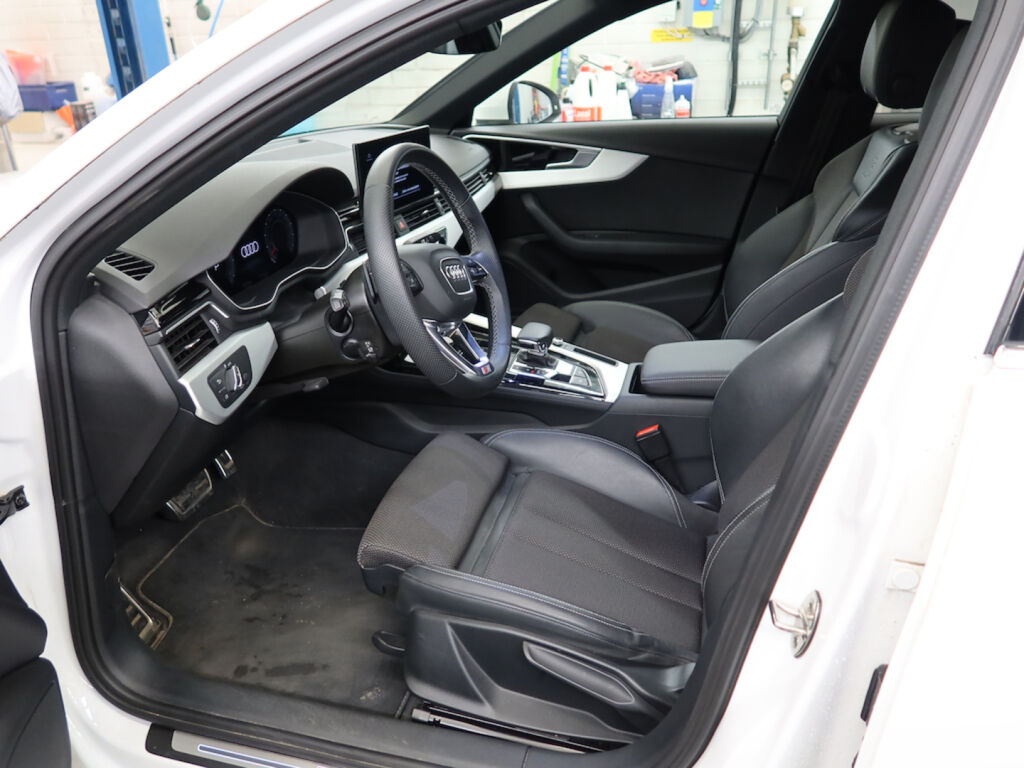 Audi A4 2022 Valkoinen