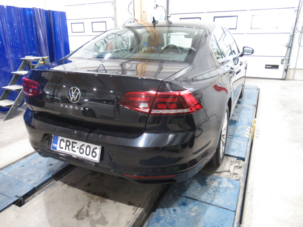 Volkswagen Passat 2022 Musta