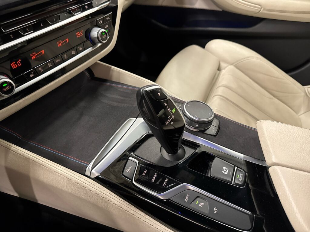 BMW 530 2019 Ruskea (beige)