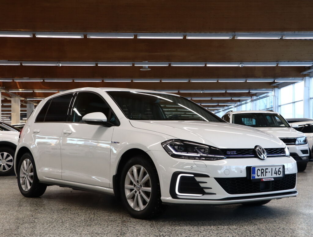 Volkswagen Golf 2019 Valkoinen