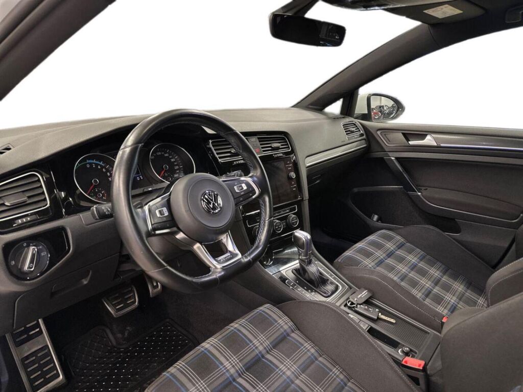 Volkswagen Golf 2019 Valkoinen