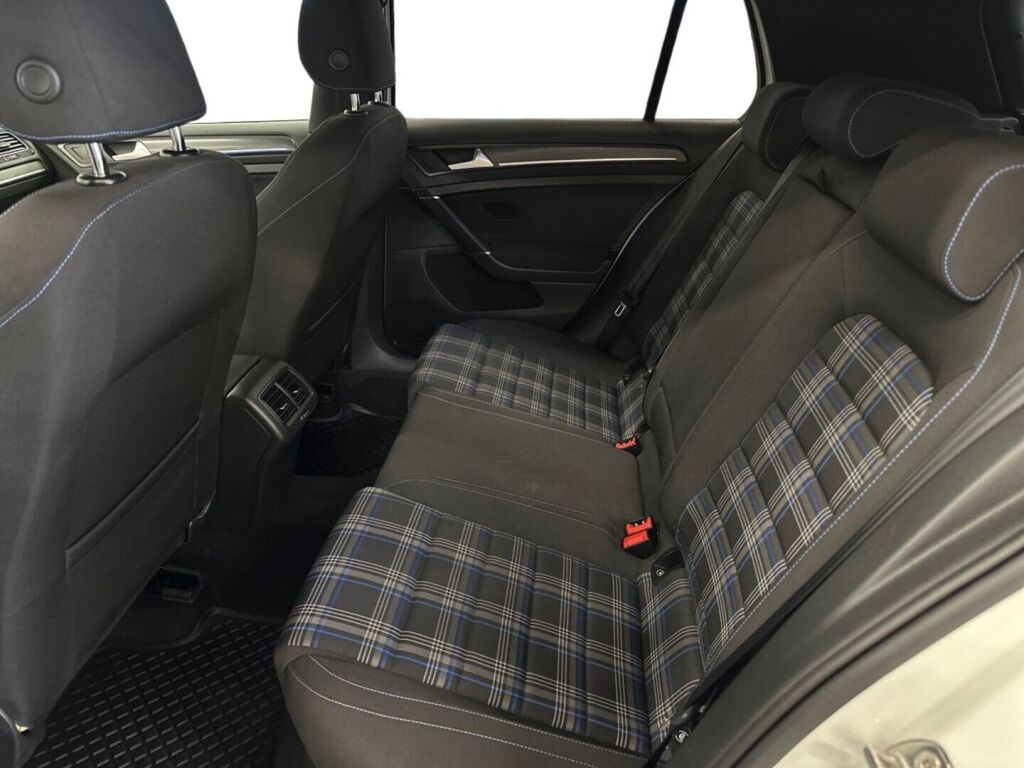 Volkswagen Golf 2019 Valkoinen