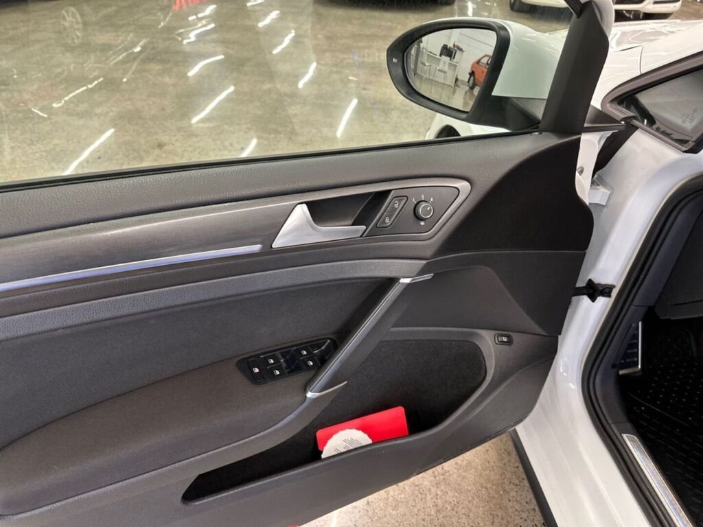 Volkswagen Golf 2019 Valkoinen