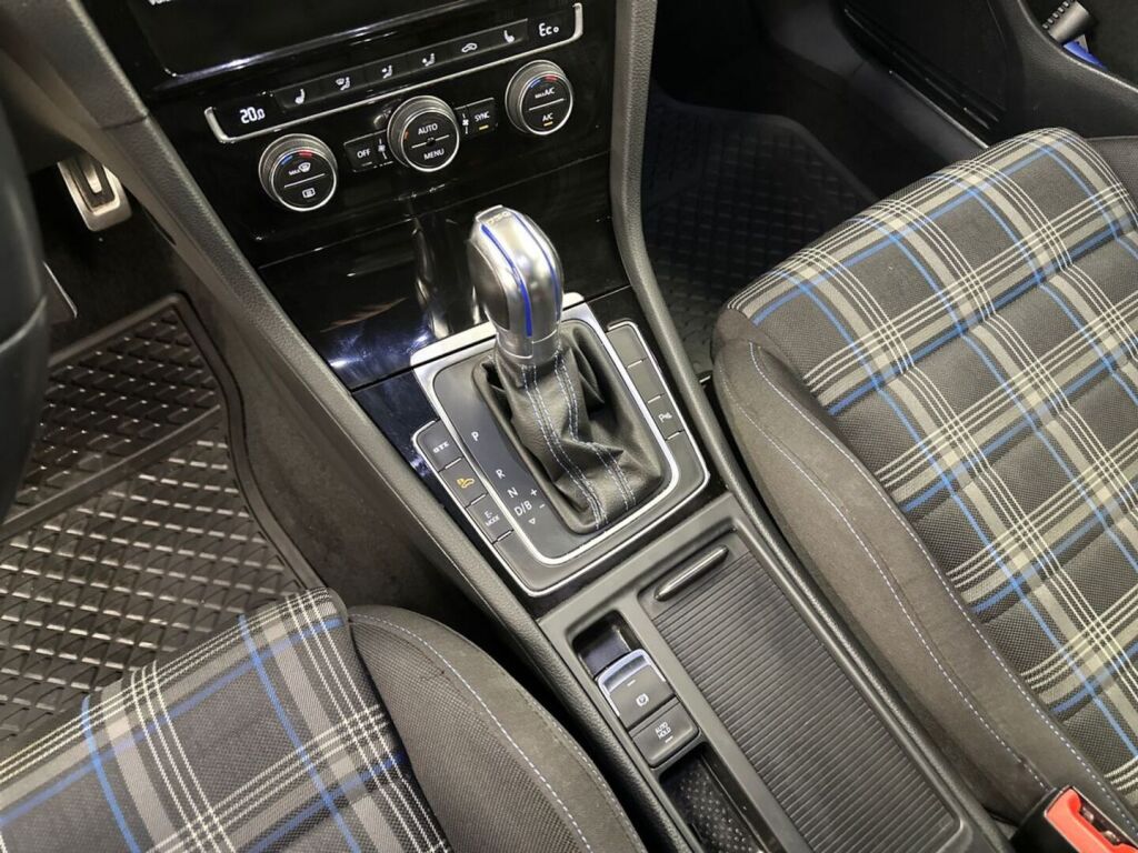 Volkswagen Golf 2019 Valkoinen