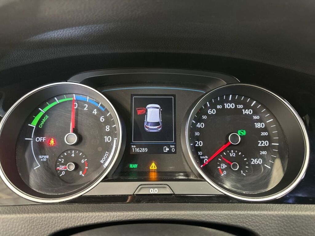 Volkswagen Golf 2019 Valkoinen